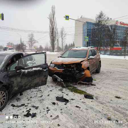 Аварийные автомобили Рено Дастер, 2021, 1.5, турбодизель,МКПП, полный привод выкупили за 1380000